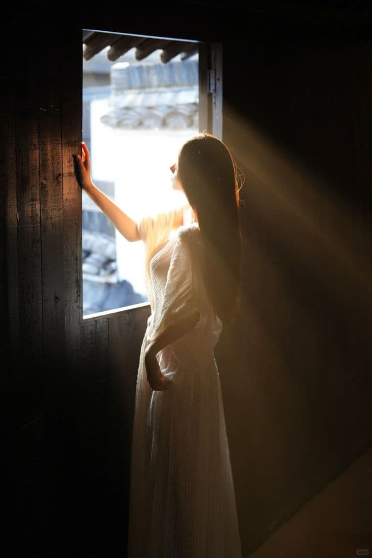 Bóng Người Trên Gác Mác