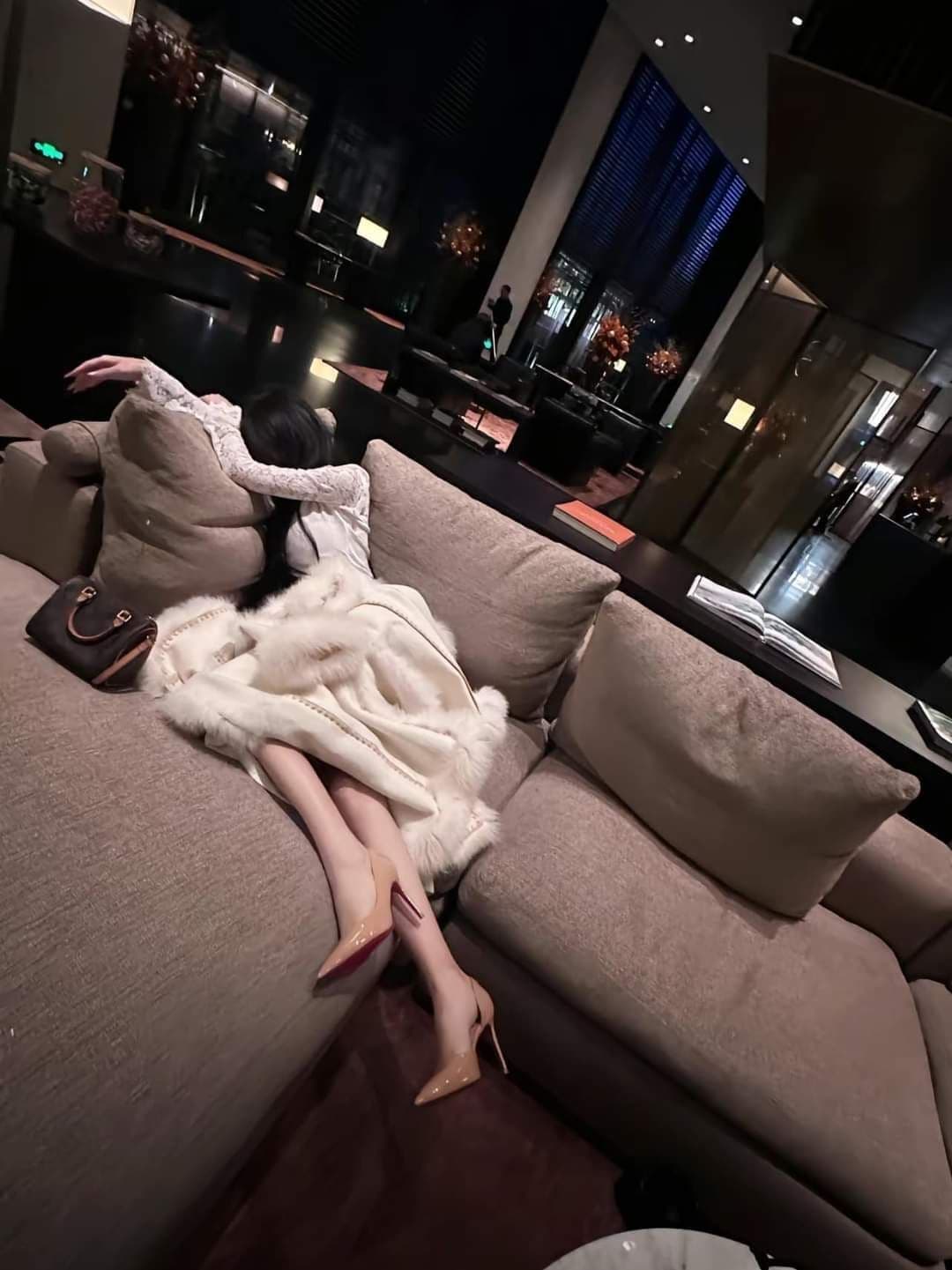 Án Mạng Phòng Kín